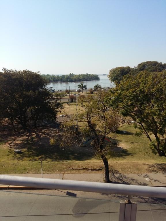 Frente al Río Paraná Exterior foto