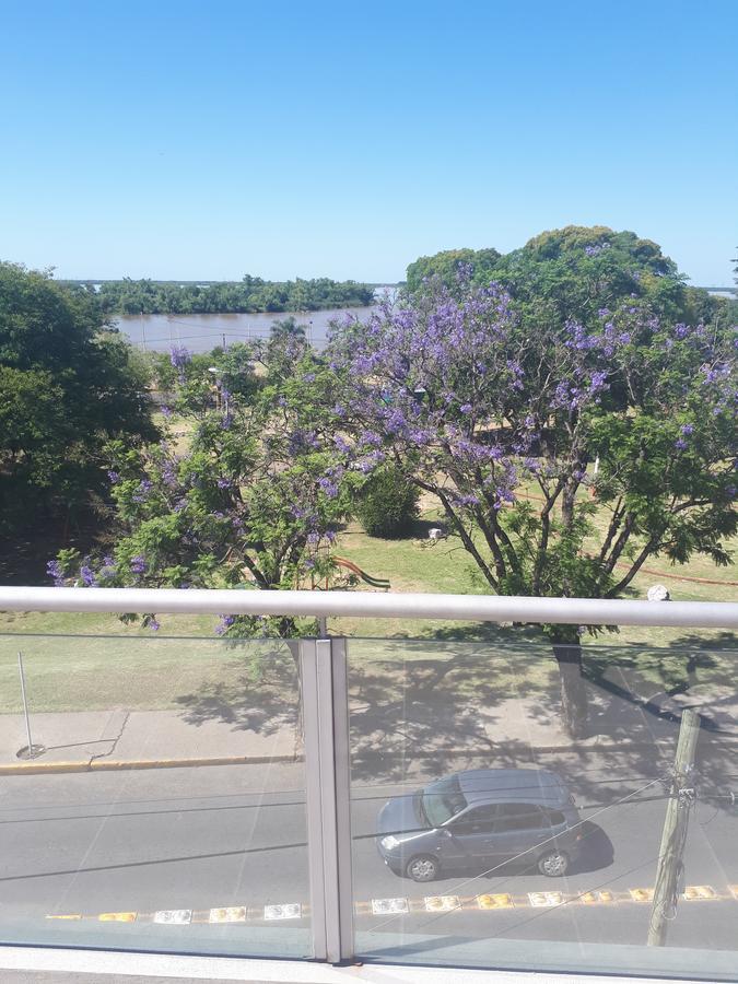 Frente al Río Paraná Exterior foto